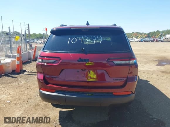 ✅ 2023 Jeep Grand Cherokee Limited • VIN: 1C4RJKBG9P8104377 • Lot: 43141049. Listed on IAAI with 27,397 mi. Free auction sales archive from the USA and detailed vehicle history report at DreamBid. Image 16.