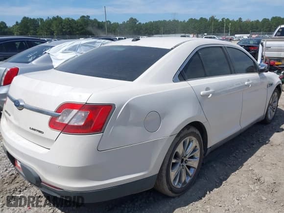 ✅ 2010 Ford Taurus Limited • VIN: 1FAHP2FW6AG166866 • Лот: 43184493. Опубликован ранее на IAAI с пробегом 137 345 миль. Бесплатный доступ к архиву аукционных продаж из США и подробный отчёт об истории автомобиля на DreamBid. Изображение 4.