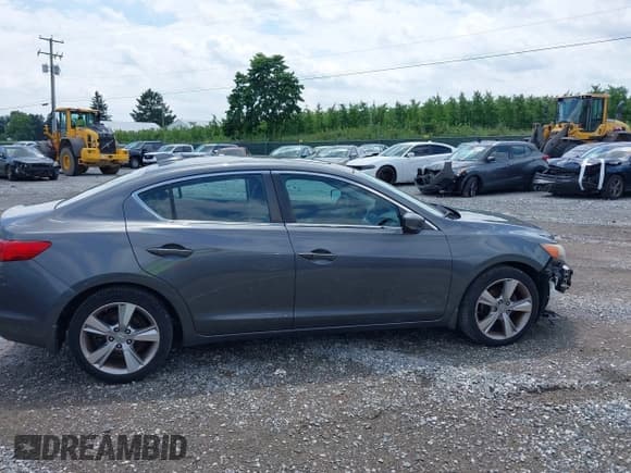 ✅ 2013 Acura ILX Technology • VIN: 19VDE1F78DE005286 • Lot: 42738521. Listed on IAAI with 124,977 mi. Free auction sales archive from the USA and detailed vehicle history report at DreamBid. Image 13.