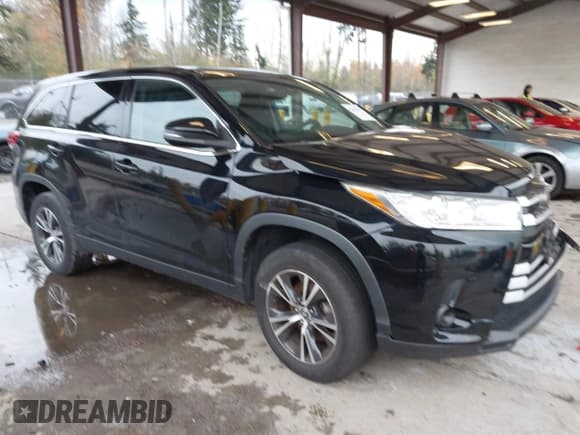 ✅ 2019 Toyota Highlander LE • VIN: 5TDZARFH5KS050737 • Lot: 43682523. Wystawiony na IAAI z przebiegiem 87 493 mil. Bezpłatny archiwum sprzedaży aukcyjnych z USA i szczegółowy raport historii pojazdu na DreamBid. Zdjęcie 1.