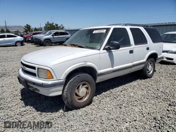 1997 Chevrolet Blazer LS z VIN 1GNDT13W2V2201660, wystawiony jako Copart lot #51158594 z przebiegiem 172 077 mil mil oraz Szkoda całkowita • Salvage title. Historia ofert i sprzedaży dostępna na DreamBid. Obrazek 1.