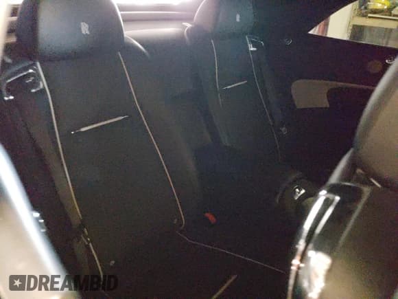 ✅ 2018 Rolls-Royce Dawn • VIN: SCA666D52JU115699 • Lot: 69805365. Wystawiony na Copart z przebiegiem 16 474 mil. Bezpłatny archiwum sprzedaży aukcyjnych z USA i szczegółowy raport historii pojazdu na DreamBid. Zdjęcie 10.