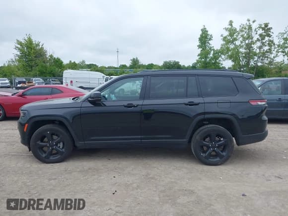 ✅ 2024 Jeep Grand Cherokee Altitude • VIN: 1C4RJKAG4R8581402 • Lot: 42366247. Listed on IAAI with 11,793 mi. Free auction sales archive from the USA and detailed vehicle history report at DreamBid. Image 13.
