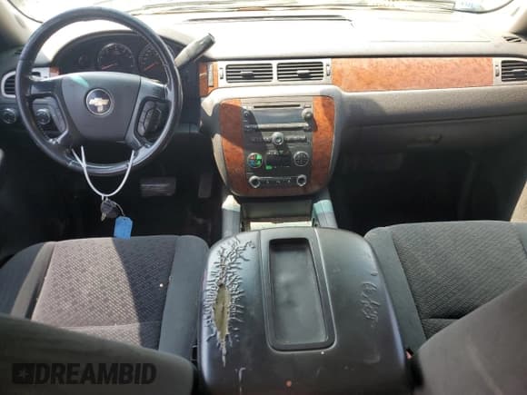 ✅ 2008 Chevrolet Suburban LTZ • VIN: 1GNFK16308R108726 • Lot: 59411185. Listed on Copart with 212,329 mi. Free auction sales archive from the USA and detailed vehicle history report at DreamBid. Image 8.