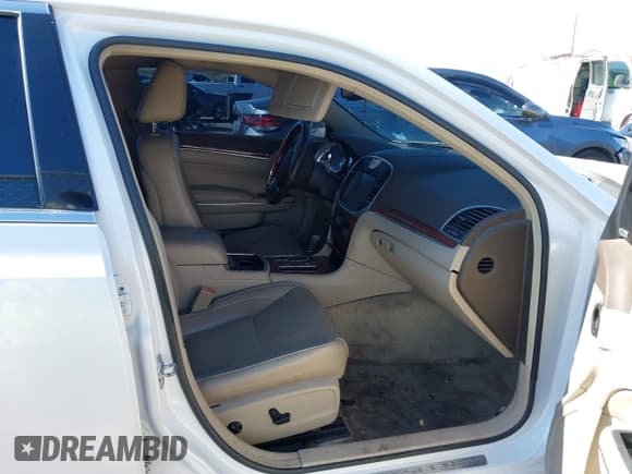 ✅ 2011 Chrysler 300 C • VIN: 2C3CA6CT6BH538255 • Lot: 43120053. Listed on IAAI with 124,317 mi. Free auction sales archive from the USA and detailed vehicle history report at DreamBid. Image 5.