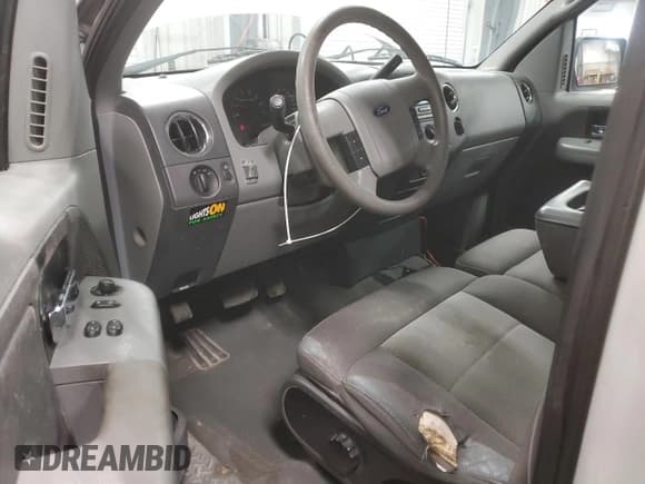 ✅ 2006 Ford F-150 XL • VIN: 1FTRF14596NA66799 • Lot: 47409015. Listed on Copart with 303,447 mi. Free auction sales archive from the USA and detailed vehicle history report at DreamBid. Image 8.
