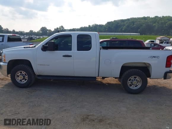 ✅ 2008 Chevrolet Silverado 2500HD 1LT • VIN: 1GCHK29K78E165815 • Lot: 42558979. Wystawiony na IAAI z przebiegiem 125 972 mil. Bezpłatny archiwum sprzedaży aukcyjnych z USA i szczegółowy raport historii pojazdu na DreamBid. Zdjęcie 14.