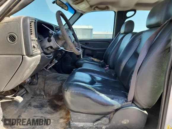 ✅ 2006 Chevrolet Silverado 2500HD Work Truck • VIN: 1GCHC23D06F231118 • Лот: 65697235. Опубликован ранее на Copart с пробегом 142 130 миль. Бесплатный доступ к архиву аукционных продаж из США и подробный отчёт об истории автомобиля на DreamBid. Изображение 7.