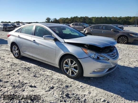 ✅ 2013 Hyundai Sonata SE • VIN: 5NPEC4AC5DH656913 • Lot: 86694245. Listed on Copart with 195,644 mi. Free auction sales archive from the USA and detailed vehicle history report at DreamBid. Image 4.