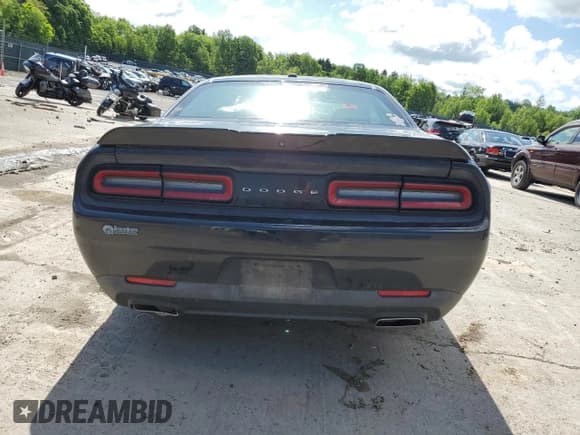 ✅ 2018 Dodge Challenger SXT Plus • VIN: 2C3CDZAG3JH317807 • Lot: 56797264. Wystawiony na Copart z przebiegiem Nie podano. Bezpłatny archiwum sprzedaży aukcyjnych z USA i szczegółowy raport historii pojazdu na DreamBid. Zdjęcie 6.