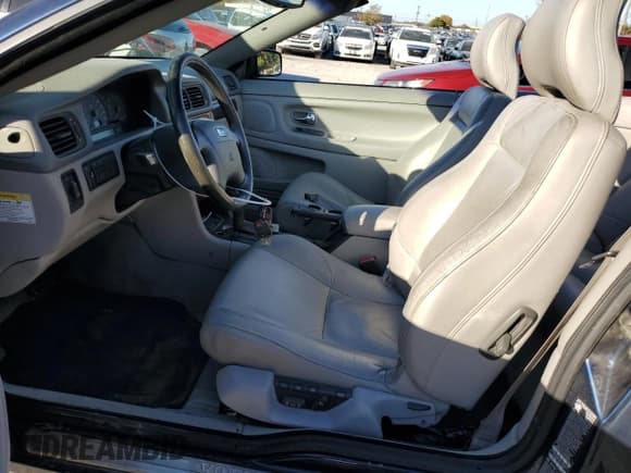 ✅ 2004 Volvo C70 • VIN: YV1NC62D14J046382 • Лот: 76511684. Опубликован ранее на Copart с пробегом 81 479 миль. Бесплатный доступ к архиву аукционных продаж из США и подробный отчёт об истории автомобиля на DreamBid. Изображение 7.