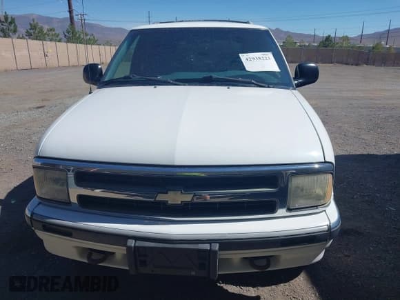 ✅ 1995 Chevrolet Blazer • VIN: 1GNDT13W1S2151071 • Lot: 42938223. Wystawiony na IAAI z przebiegiem 156 788 mil. Bezpłatny archiwum sprzedaży aukcyjnych z USA i szczegółowy raport historii pojazdu na DreamBid. Zdjęcie 6.