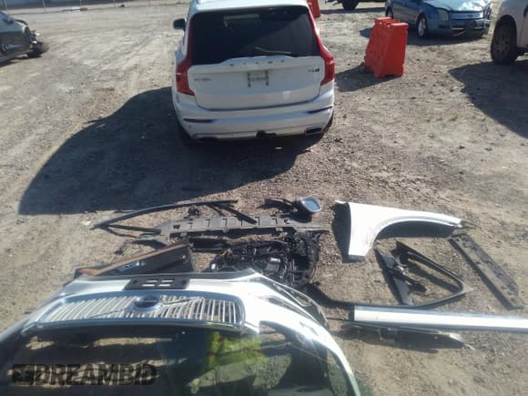 ✅ 2017 Volvo XC90 Inscription • VIN: YV4A22PL9H1137841 • Lot: 43190669. Listed on IAAI with 142,000 mi. Free auction sales archive from the USA and detailed vehicle history report at DreamBid. Image 12.