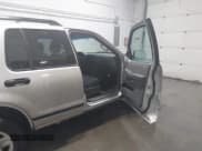 ✅ 2005 Ford Explorer XLS • VIN: 1FMZU72KX5ZA62426 • Лот: 43687469. Опубликован ранее на IAAI с пробегом 199 154 миль. Бесплатный доступ к архиву аукционных продаж из США и подробный отчёт об истории автомобиля на DreamBid. Изображение 5.