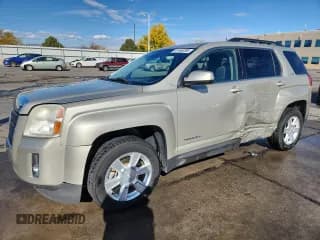 ✅ 2013 GMC Terrain SLE • VIN: 2GKFLTEK6D6413068 • Лот: 87465285. Опубликован ранее на Copart с пробегом 180 637 миль. Бесплатный доступ к архиву аукционных продаж из США и подробный отчёт об истории автомобиля на DreamBid. Изображение 1.