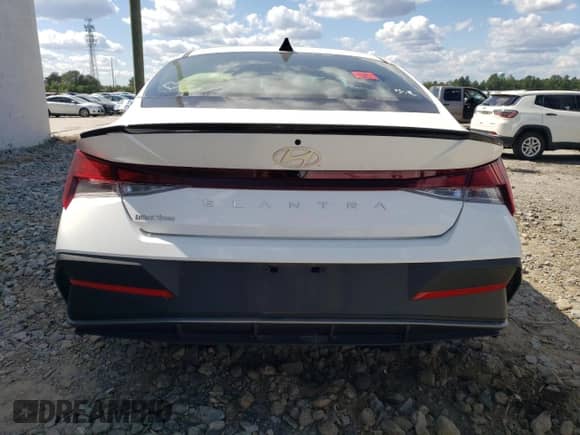 2025 Hyundai Elantra SEL Sport z VIN KMHLM4DG2SU874230, wystawiony jako Copart lot #70351645 z przebiegiem 11 722 mil mil oraz Szkoda całkowita • Salvage title. Historia ofert i sprzedaży dostępna na DreamBid. Obrazek 6.