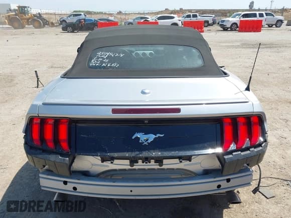 ✅ 2018 Ford Mustang EcoBoost Premium • VIN: 1FATP8UH6J5124517 • Lot: 42260728. Wystawiony na IAAI z przebiegiem 52 773 mil. Bezpłatny archiwum sprzedaży aukcyjnych z USA i szczegółowy raport historii pojazdu na DreamBid. Zdjęcie 17.