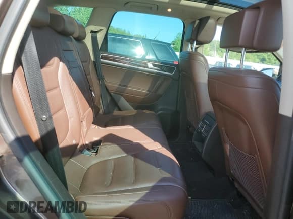 ✅ 2013 Volkswagen Touareg Lux • VIN: WVGEF9BP6DD013932 • Lot: 62047945. Listed on Copart with 127,821 mi. Free auction sales archive from the USA and detailed vehicle history report at DreamBid. Image 11.