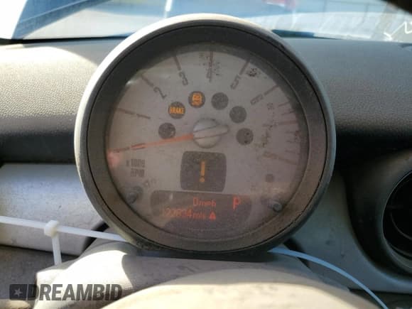 ✅ 2013 MINI Hardtop • VIN: WMWSU3C5XDT680447 • Lot: 81809965. Wystawiony na Copart z przebiegiem 122 834 mil. Bezpłatny archiwum sprzedaży aukcyjnych z USA i szczegółowy raport historii pojazdu na DreamBid. Zdjęcie 9.