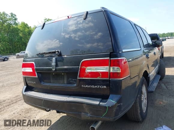 ✅ 2007 Lincoln Navigator • VIN: 5LMFU28567LJ16959 • Lot: 42211877. Wystawiony na IAAI z przebiegiem 196 635 mil. Bezpłatny archiwum sprzedaży aukcyjnych z USA i szczegółowy raport historii pojazdu na DreamBid. Zdjęcie 16.
