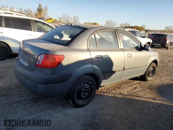✅ 2008 Kia Rio LX • VIN: KNADE123886422927 • Lot: 89620045. Listed on Copart with 178,200 mi. Free auction sales archive from the USA and detailed vehicle history report at DreamBid. Image 3.