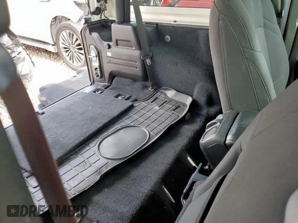 ✅ 2018 Jeep Wrangler Sport • VIN: 1C4GJXAG5JW303631 • Lot: 69999165. Listed on Copart with 106,170 mi. Free auction sales archive from the USA and detailed vehicle history report at DreamBid. Image 10.