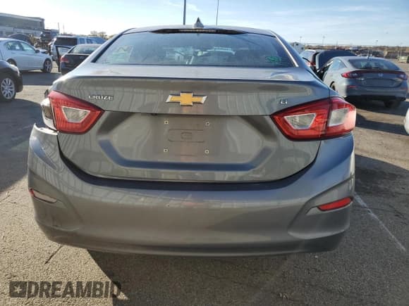 ✅ 2018 Chevrolet Cruze LT • VIN: 1G1BE5SM3J7241396 • Lot: 91491685. Wystawiony na Copart z przebiegiem 103 097 mil. Bezpłatny archiwum sprzedaży aukcyjnych z USA i szczegółowy raport historii pojazdu na DreamBid. Zdjęcie 6.