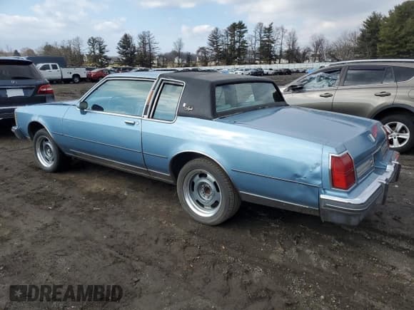 ✅ 1985 Oldsmobile 88 • VIN: 1G3BY37Y7FY316231 • Lot: 43851075. Wystawiony na Copart z przebiegiem 82 641 mil. Bezpłatny archiwum sprzedaży aukcyjnych z USA i szczegółowy raport historii pojazdu na DreamBid. Zdjęcie 2.