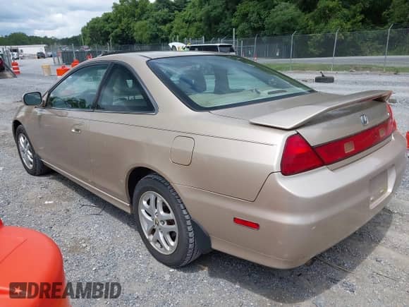 2001 Honda Accord EX с VIN 1HGCG22501A012711, выставлен на аукционе IAAI как лот 42878626 с пробегом 215 015 миль миль и . История ставок и продаж доступна на DreamBid. Изображение 3.