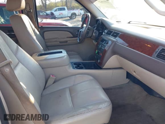 ✅ 2009 Chevrolet Silverado 1500 • VIN: 3GCEC33J49G178179 • Lot: 41810627. Wystawiony na IAAI z przebiegiem 205 823 mil. Bezpłatny archiwum sprzedaży aukcyjnych z USA i szczegółowy raport historii pojazdu na DreamBid. Zdjęcie 5.