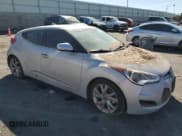 ✅ 2016 Hyundai Veloster • VIN: KMHTC6AD7GU280426 • Lot: 77609894. Wystawiony na Copart z przebiegiem Nie podano. Bezpłatny archiwum sprzedaży aukcyjnych z USA i szczegółowy raport historii pojazdu na DreamBid. Zdjęcie 4.