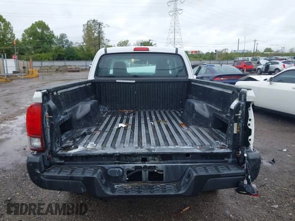 ✅ 2018 Toyota Tacoma SR • VIN: 5TFRX5GN1JX113093 • Lot: 43399121. Wystawiony na IAAI z przebiegiem 158 006 mil. Bezpłatny archiwum sprzedaży aukcyjnych z USA i szczegółowy raport historii pojazdu na DreamBid. Zdjęcie 17.