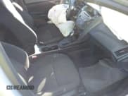 ✅ 2016 Ford Focus S • VIN: 1FADP3E29GL389986 • Lot: 43748330. Wystawiony na IAAI z przebiegiem 76 471 mil. Bezpłatny archiwum sprzedaży aukcyjnych z USA i szczegółowy raport historii pojazdu na DreamBid. Zdjęcie 5.