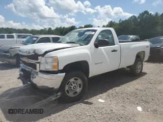 2013 Chevrolet Silverado 2500HD Work Truck z VIN 1GC0KVCG0DZ345823, wystawiony jako Copart lot #60480945 z przebiegiem Nie podano mil oraz Szkoda całkowita • Salvage title. Historia ofert i sprzedaży dostępna na DreamBid. Obrazek 1.