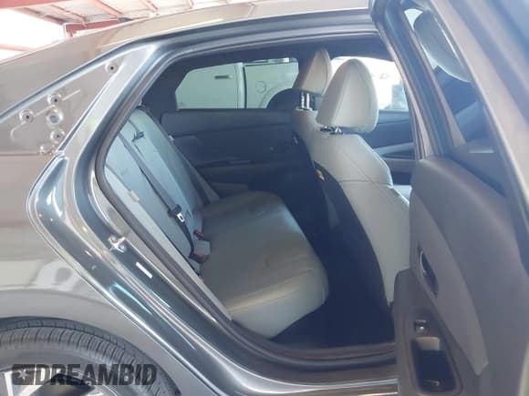 ✅ 2025 Hyundai Elantra Limited • VIN: KMHLN4DJ3SU133402 • Лот: 43040763. Опубликован ранее на IAAI с пробегом 1 677 миль. Бесплатный доступ к архиву аукционных продаж из США и подробный отчёт об истории автомобиля на DreamBid. Изображение 8.