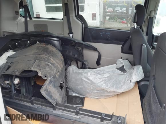 ✅ 2010 Dodge Grand Caravan SXT • VIN: 2D4RN5D14AR349004 • Lot: 43049326. Wystawiony na IAAI z przebiegiem Nie podano. Bezpłatny archiwum sprzedaży aukcyjnych z USA i szczegółowy raport historii pojazdu na DreamBid. Zdjęcie 8.