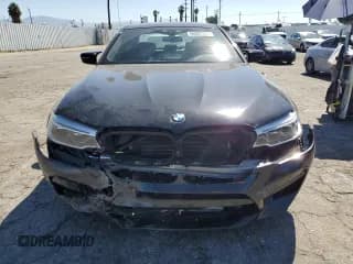 ✅ 2018 BMW M5 • VIN: WBSJF0C5XJB283726 • Lot: 66004983. Wystawiony na Copart z przebiegiem 64 946 mil. Bezpłatny archiwum sprzedaży aukcyjnych z USA i szczegółowy raport historii pojazdu na DreamBid. Zdjęcie 5.