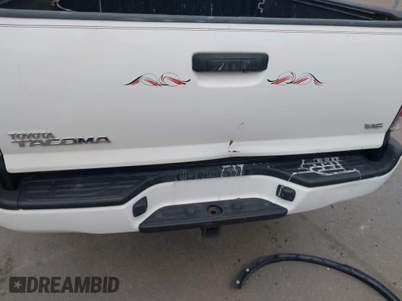 ✅ 2015 Toyota Tacoma • VIN: 3TMLU4EN2FM176180 • Lot: 41778149. Listed on IAAI with 104,059 mi. Free auction sales archive from the USA and detailed vehicle history report at DreamBid. Image 6.