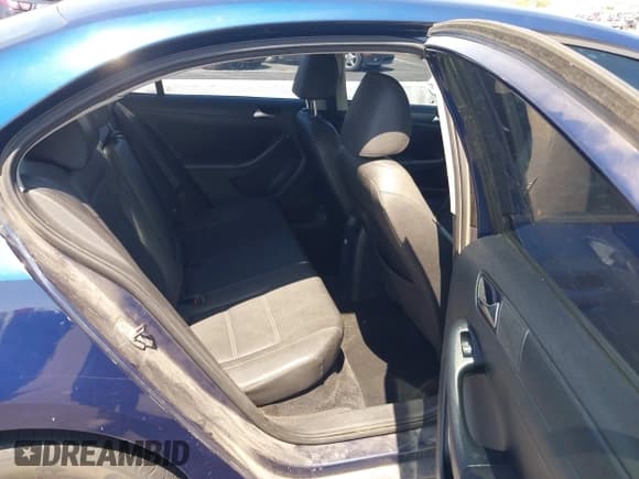 ✅ 2011 Volkswagen Jetta SE • VIN: 3VWDZ7AJ2BM340240 • Lot: 42726569. Wystawiony na IAAI z przebiegiem 74 044 mil. Bezpłatny archiwum sprzedaży aukcyjnych z USA i szczegółowy raport historii pojazdu na DreamBid. Zdjęcie 8.