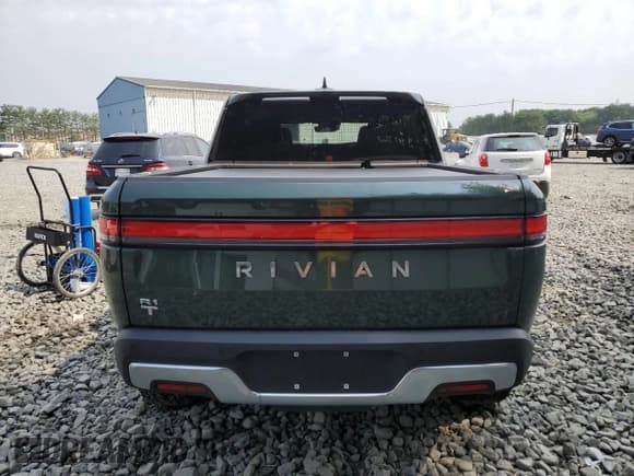 ✅ 2023 Rivian R1T Adventure • VIN: 7FCTGBAA2PN028594 • Lot: 60705455. Wystawiony na Copart z przebiegiem Nie podano. Bezpłatny archiwum sprzedaży aukcyjnych z USA i szczegółowy raport historii pojazdu na DreamBid. Zdjęcie 6.