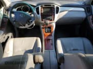 ✅ 2006 Toyota Highlander Limited • VIN: JTEEW21A660031961 • Lot: 82771015. Wystawiony na Copart z przebiegiem 231 345 mil. Bezpłatny archiwum sprzedaży aukcyjnych z USA i szczegółowy raport historii pojazdu na DreamBid. Zdjęcie 8.