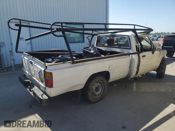 ✅ 1986 Toyota Pickup • VIN: JT4RN55E8G0213363 • Lot: 61797435. Listed on Copart with Not provided. Free auction sales archive from the USA and detailed vehicle history report at DreamBid. Image 3.