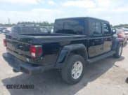 ✅ 2022 Jeep Gladiator Willys Sport • VIN: 1C6HJTAG7NL161701 • Lot: 42097144. Wystawiony na IAAI z przebiegiem 32 989 mil. Bezpłatny archiwum sprzedaży aukcyjnych z USA i szczegółowy raport historii pojazdu na DreamBid. Zdjęcie 4.