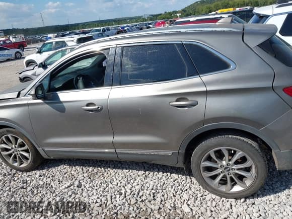 ✅ 2016 Lincoln MKC Select • VIN: 5LMCJ2C9XGUJ26796 • Lot: 43286513. Wystawiony na IAAI z przebiegiem 117 723 mil. Bezpłatny archiwum sprzedaży aukcyjnych z USA i szczegółowy raport historii pojazdu na DreamBid. Zdjęcie 13.