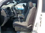 ✅ 2022 Ram 1500 Big Horn • VIN: 1C6RREBT7NN329104 • Lot: 71430575. Wystawiony na Copart z przebiegiem 64 674 mil. Bezpłatny archiwum sprzedaży aukcyjnych z USA i szczegółowy raport historii pojazdu na DreamBid. Zdjęcie 7.