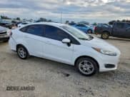 ✅ 2019 Ford Fiesta SE • VIN: 3FADP4BJ8KM117163 • Lot: 93697995. Wystawiony na Copart z przebiegiem 140 459 mil. Bezpłatny archiwum sprzedaży aukcyjnych z USA i szczegółowy raport historii pojazdu na DreamBid. Zdjęcie 4.