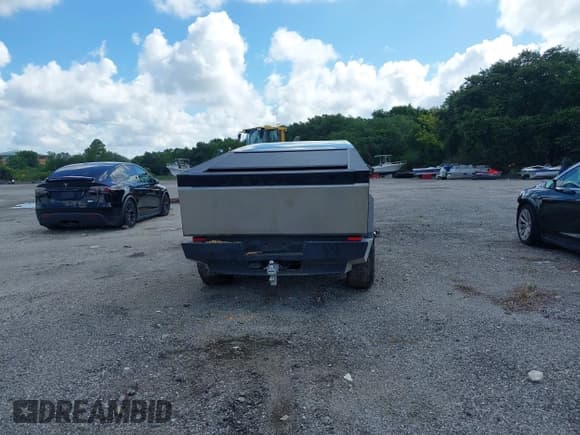 ✅ 2025 Tesla Cybertruck • VIN: 7G2CEHED1SA058416 • Лот: 42542280. Опубликован ранее на IAAI с пробегом 17 345 миль. Бесплатный доступ к архиву аукционных продаж из США и подробный отчёт об истории автомобиля на DreamBid. Изображение 15.