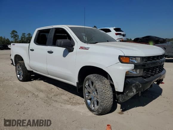 ✅ 2021 Chevrolet Silverado 1500 Custom Trail Boss • VIN: 1GCPYCEF0MZ360361 • Lot: 77832814. Wystawiony na Copart z przebiegiem 28 735 mil. Bezpłatny archiwum sprzedaży aukcyjnych z USA i szczegółowy raport historii pojazdu na DreamBid. Zdjęcie 4.