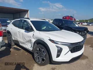 2025 Chevrolet Trax 2RS с VIN KL77LJEP3SC268332, выставлен на аукционе IAAI как лот 43304102 с пробегом 6 486 миль миль и . История ставок и продаж доступна на DreamBid. Изображение 1.