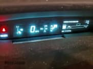 ✅ 2010 Toyota Prius III • VIN: JTDKN3DU8A5102675 • Lot: 93988995. Wystawiony na Copart z przebiegiem 111 250 mil. Bezpłatny archiwum sprzedaży aukcyjnych z USA i szczegółowy raport historii pojazdu na DreamBid. Zdjęcie 9.